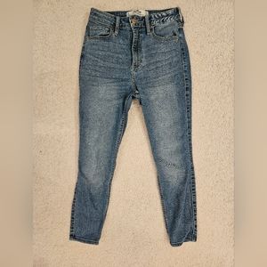 Hollister Curvy High-Rise Crop Super Skinny 1S